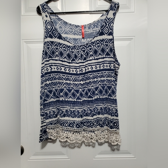 Blue & White Tank Top with lace trim size 2X - Picture 14 of 15